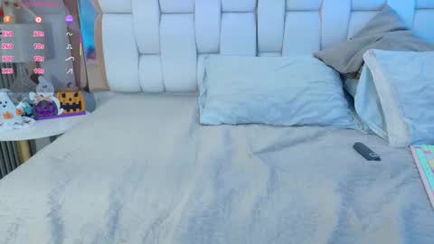 Valkiria moore  online show from 10/09/25, 08:18