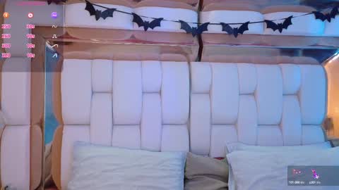 Valkiria moore  online show from 10/13/25, 07:58