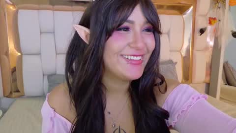 Valkiria moore  online show from 10/31/25, 07:59