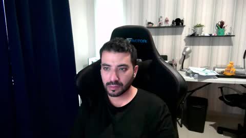 Roberto Carlos online show from 10/31/25, 10:00