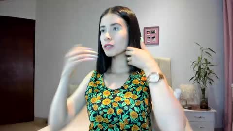Snapshot of vallejo_macarena chatting on 02/18/25, 01:54 Macarena online show from 02/18/25, 01:54