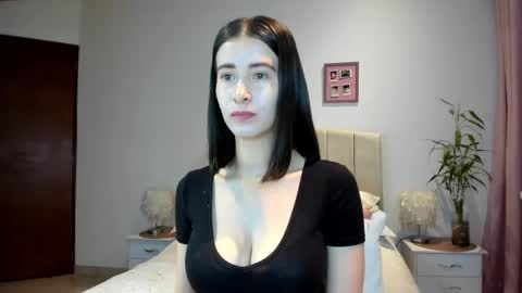 Snapshot of vallejo_macarena chatting on 03/09/25, 03:01 Macarena online show from 03/09/25, 03:01