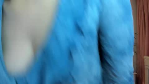 Snapshot of vallejo_macarena chatting on 09/14/25, 04:00 Macarena online show from 09/14/25, 04:00