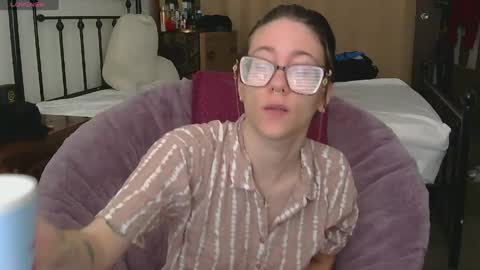 Snapshot of valleriestarr chatting on 05/19/26, 02:23 Vallerie Starr online show from 05/19/26, 02:23