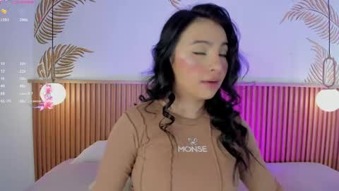 valleriie_ online show from 05/19/26, 04:24