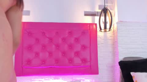 Vallolet Peach  online show from 01/31/25, 02:39