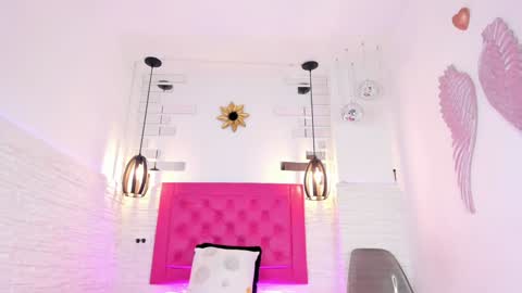 Vallolet Peach  online show from 02/02/25, 11:30