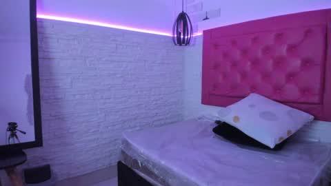 Vallolet Peach  online show from 02/08/25, 11:12