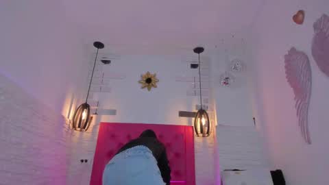 Vallolet Peach  online show from 02/12/25, 11:29