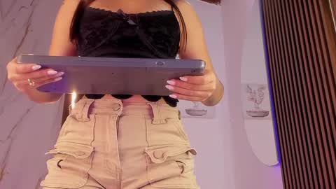 Vallolet Peach  online show from 09/17/25, 11:56