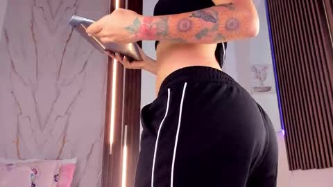 Vallolet Peach  online show from 02/07/26, 12:20