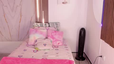 Vallolet Peach  online show from 02/24/26, 12:14