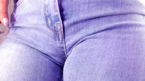 Vallolet Peach  online show from 03/19/26, 12:09