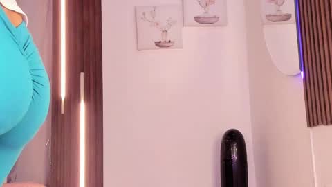 Vallolet Peach  online show from 03/29/26, 12:05