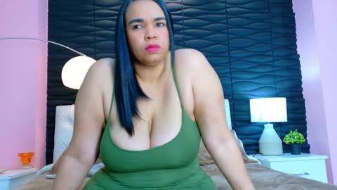 Snapshot of valrery_roussex chatting on 10/13/25, 05:35 Valery online show from 10/13/25, 05:35