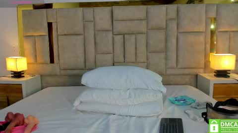 valtira nova online show from 03/25/26, 07:42