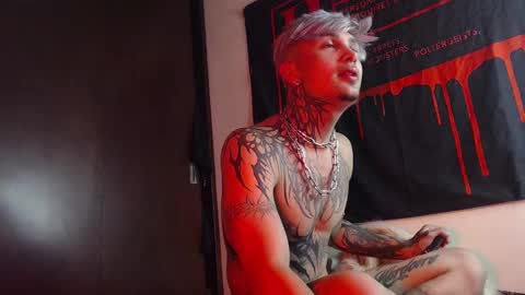 david guzman i model independenthelp me with a thumbs up online show from 02/11/25, 02:14