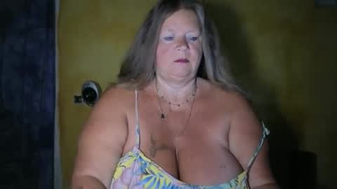vampwoman online show from 05/18/26, 05:35