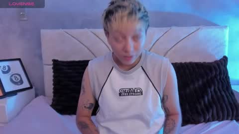 vane_grey online show from 05/30/26, 07:44