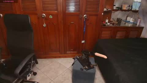 vane_latin18 online show from 05/15/26, 08:05