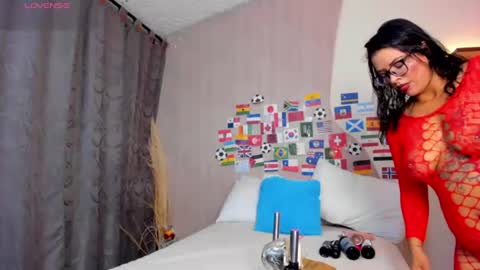 Snapshot of vane_lips chatting on 07/07/26, 03:09 V A N E online show from 07/07/26, 03:09