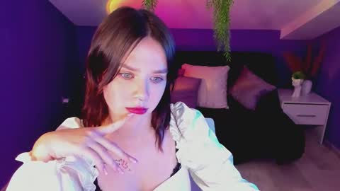 Snapshot of vanellopekeks chatting on 09/15/25, 01:11 Polly online show from 09/15/25, 01:11