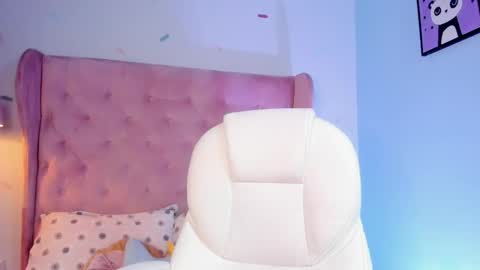 vanelope_evans_ online show from 11/11/25, 01:00