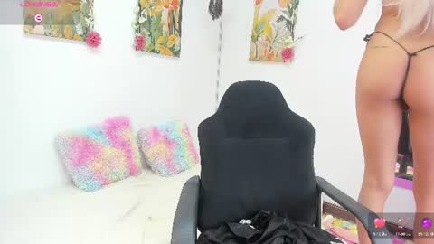 Snapshot of vanes_hontter chatting on 06/18/26, 02:43 vanes_hontter online show from 06/18/26, 02:43