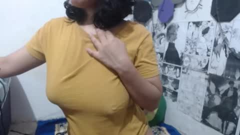 Snapshot of vanesa_20 chatting on 01/25/25, 10:19 vanesa_20 online show from 01/25/25, 10:19