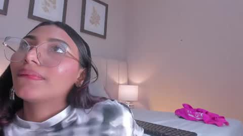 Snapshot of vanessa__cb chatting on 06/25/26, 06:34 vanessa__cb online show from 06/25/26, 06:34
