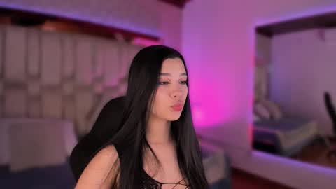 vanessaduval online show from 10/18/25, 03:42