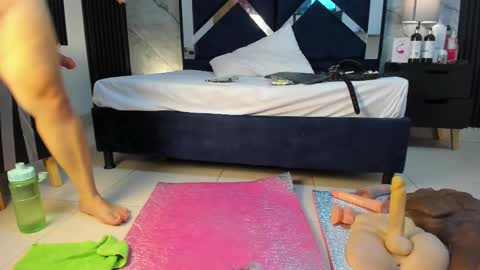 Vanessa Hard online show from 11/28/25, 08:22