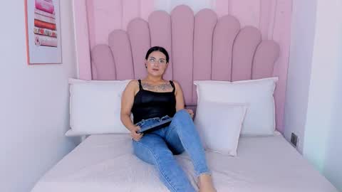 vanessamirren online show from 10/03/25, 12:02