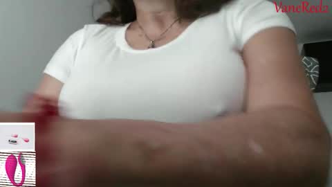 Snapshot of vanessared2 chatting on 05/05/26, 11:07 Vanesared2 online show from 05/05/26, 11:07