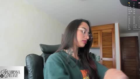 Snapshot of vanessart_ chatting on 09/10/25, 05:46 Vanessa online show from 09/10/25, 05:46