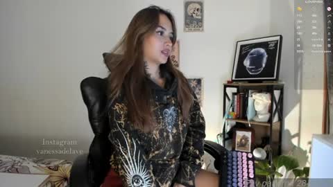 Snapshot of vanessart_ chatting on 07/16/26, 01:55 Vanessa online show from 07/16/26, 01:55