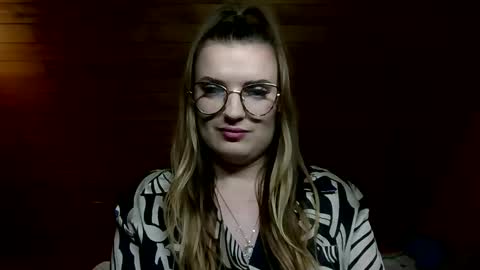 Vanessa online show from 12/19/25, 09:33