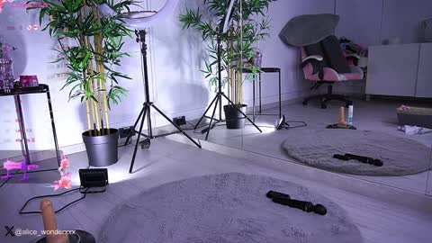 Vanessa Simon online show from 01/21/25, 09:03