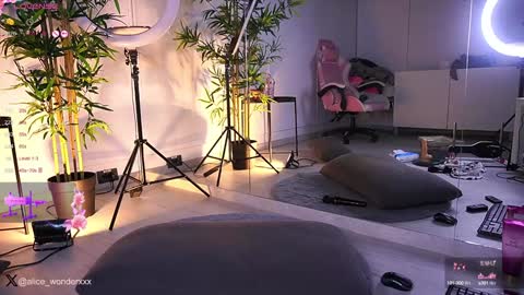 Vanessa Simon online show from 01/23/25, 09:18