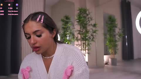 Vanessa Simon online show from 02/10/25, 07:04