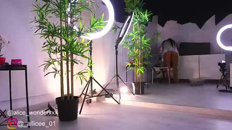 Vanessa Simon online show from 02/13/25, 06:30