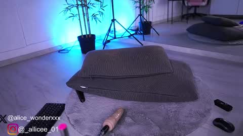 Vanessa Simon online show from 03/10/25, 09:32