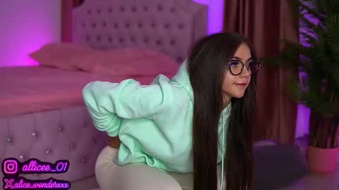 Vanessa Simon online show from 09/29/25, 06:18