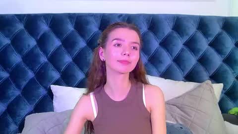 VanessaVienne online show from 04/18/26, 08:09