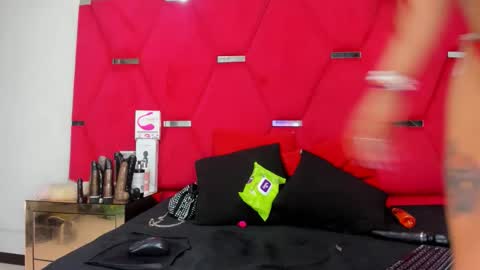 Snapshot of vanezalozano0 chatting on 06/10/26, 04:34 Vaneza online show from 06/10/26, 04:34