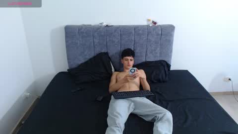 Snapshot of vanie_ chatting on 04/19/26, 10:45 Ruby and Vanie online show from 04/19/26, 10:45