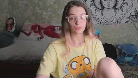 Snapshot of vanilla_arya chatting on 05/13/26, 01:19 Adelina online show from 05/13/26, 01:19