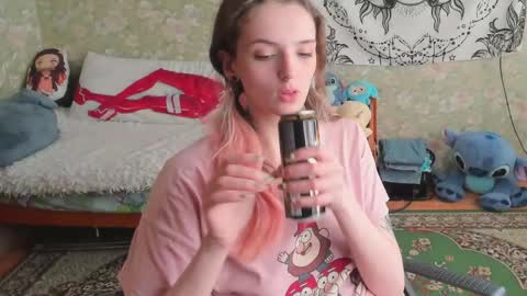 Snapshot of vanilla_arya chatting on 06/04/26, 10:54 Adelina online show from 06/04/26, 10:54