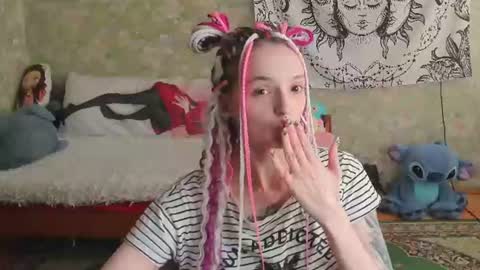 Snapshot of vanilla_arya chatting on 06/17/26, 12:29 Adelina online show from 06/17/26, 12:29