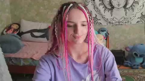 Snapshot of vanilla_arya chatting on 06/27/26, 12:22 Adelina online show from 06/27/26, 12:22